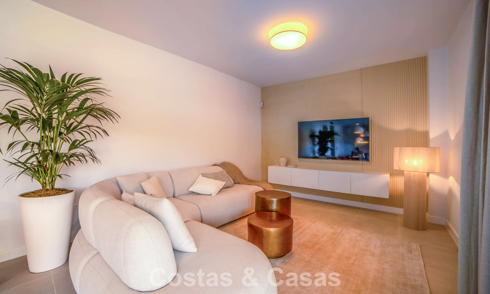 Appartements de nouvelle construction au design avant-gardiste à vendre, en première ligne de golf à Casares, Costa del Sol 799000