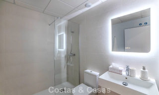 Appartements de nouvelle construction au design avant-gardiste à vendre, en première ligne de golf à Casares, Costa del Sol 799001 