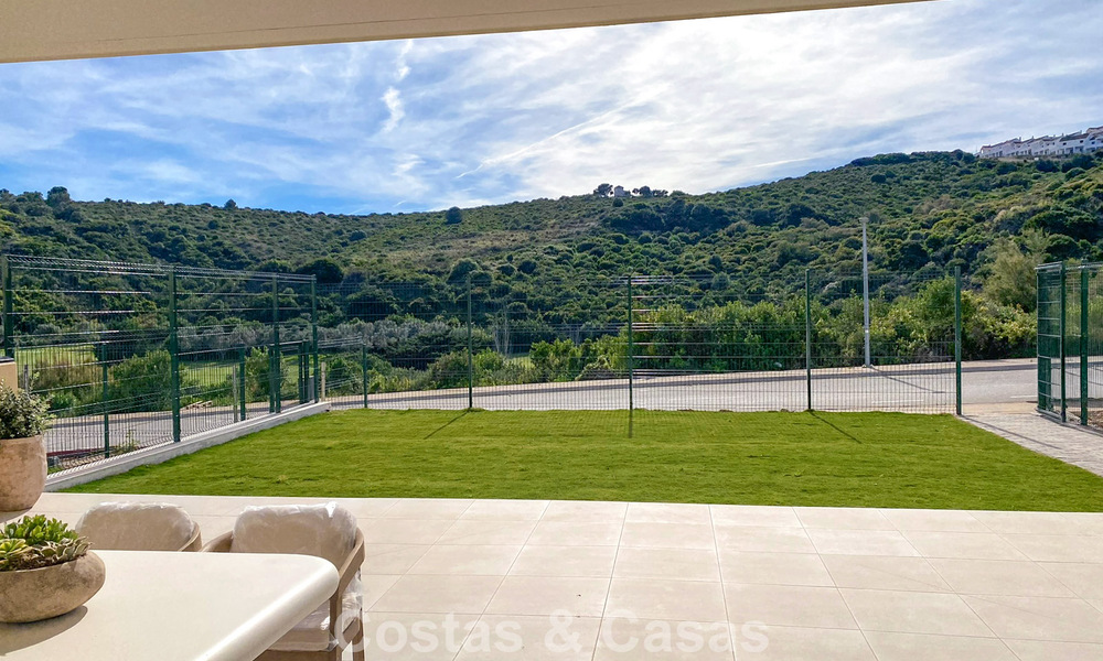 Appartements de nouvelle construction au design avant-gardiste à vendre, en première ligne de golf à Casares, Costa del Sol 799006