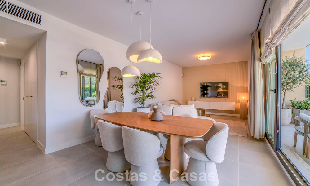 Appartements de nouvelle construction au design avant-gardiste à vendre, en première ligne de golf à Casares, Costa del Sol 799007