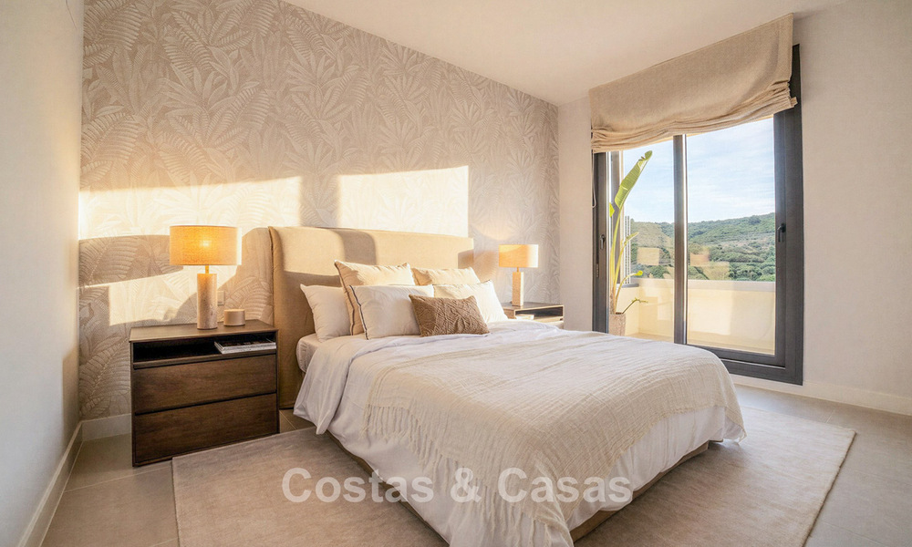 Appartements de nouvelle construction au design avant-gardiste à vendre, en première ligne de golf à Casares, Costa del Sol 799014