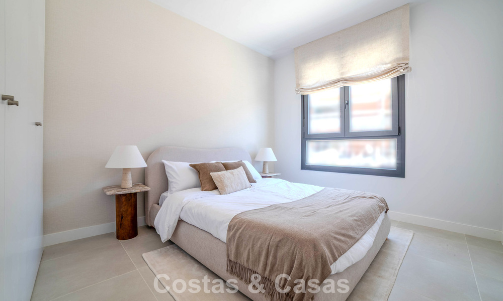 Appartements de nouvelle construction au design avant-gardiste à vendre, en première ligne de golf à Casares, Costa del Sol 799017