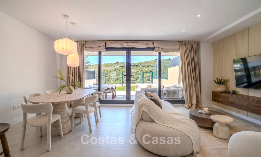 Appartements de nouvelle construction au design avant-gardiste à vendre, en première ligne de golf à Casares, Costa del Sol 799023