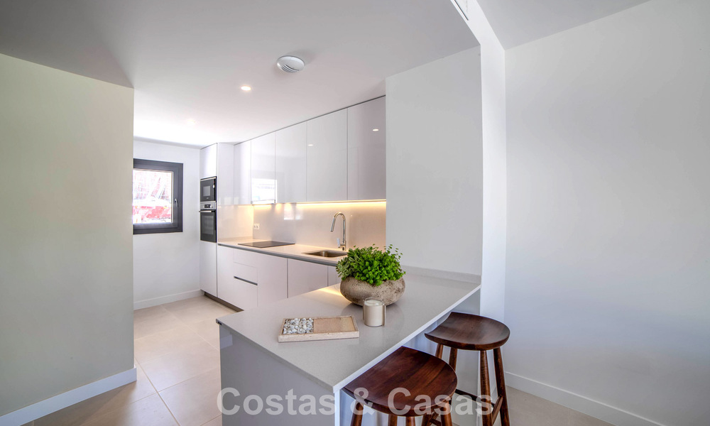Appartements de nouvelle construction au design avant-gardiste à vendre, en première ligne de golf à Casares, Costa del Sol 799024