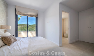 Appartements de nouvelle construction au design avant-gardiste à vendre, en première ligne de golf à Casares, Costa del Sol 799025 