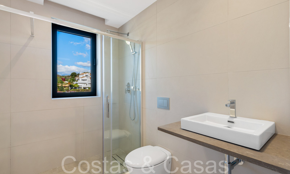 Villa neuve de style architectural moderne à vendre dans la vallée du golf de Nueva Andalucia, Marbella 65887