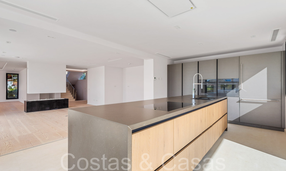 Villa neuve de style architectural moderne à vendre dans la vallée du golf de Nueva Andalucia, Marbella 65890