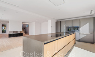 Villa neuve de style architectural moderne à vendre dans la vallée du golf de Nueva Andalucia, Marbella 65890 
