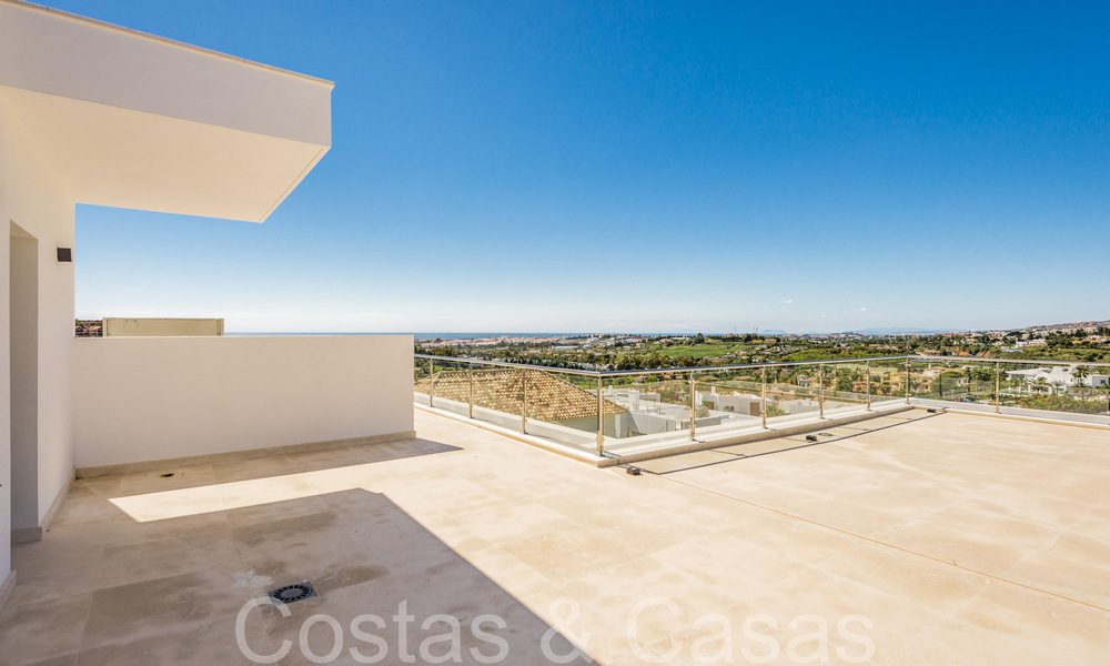 Villa neuve de style architectural moderne à vendre dans la vallée du golf de Nueva Andalucia, Marbella 65896