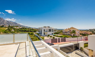 Villa neuve de style architectural moderne à vendre dans la vallée du golf de Nueva Andalucia, Marbella 65904 