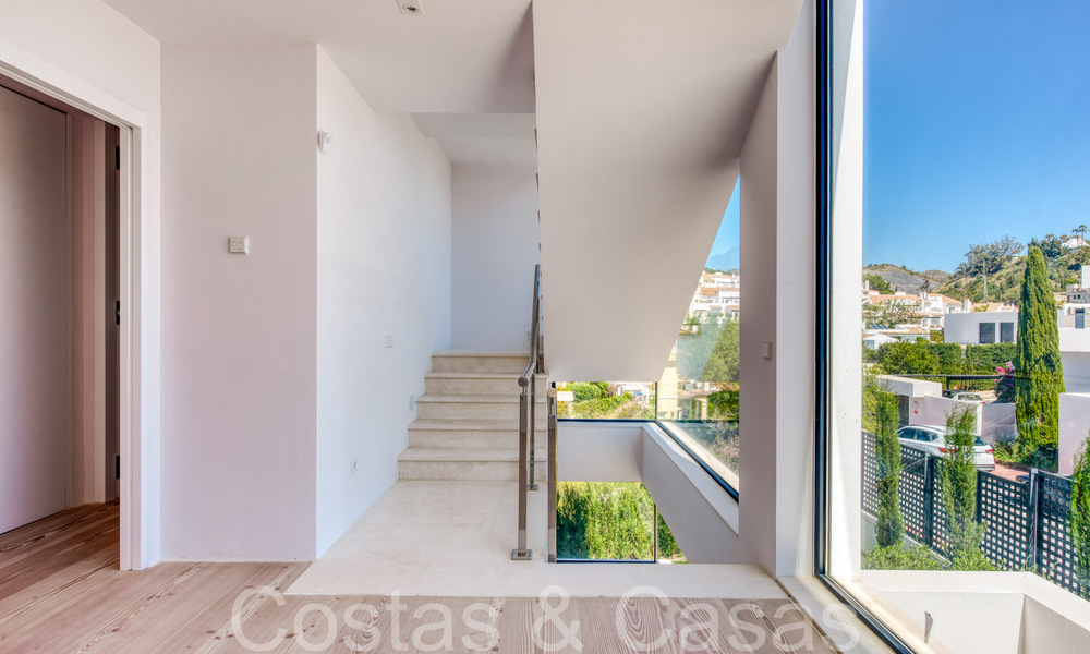 Villa neuve de style architectural moderne à vendre dans la vallée du golf de Nueva Andalucia, Marbella 65908