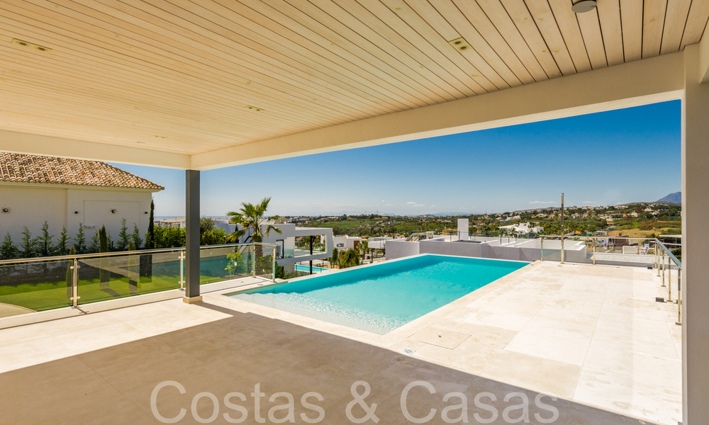 Villa neuve de style architectural moderne à vendre dans la vallée du golf de Nueva Andalucia, Marbella 65912