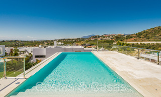 Villa neuve de style architectural moderne à vendre dans la vallée du golf de Nueva Andalucia, Marbella 65913 