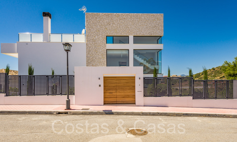 Villa neuve de style architectural moderne à vendre dans la vallée du golf de Nueva Andalucia, Marbella 65916