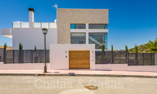 Villa neuve de style architectural moderne à vendre dans la vallée du golf de Nueva Andalucia, Marbella 65916 
