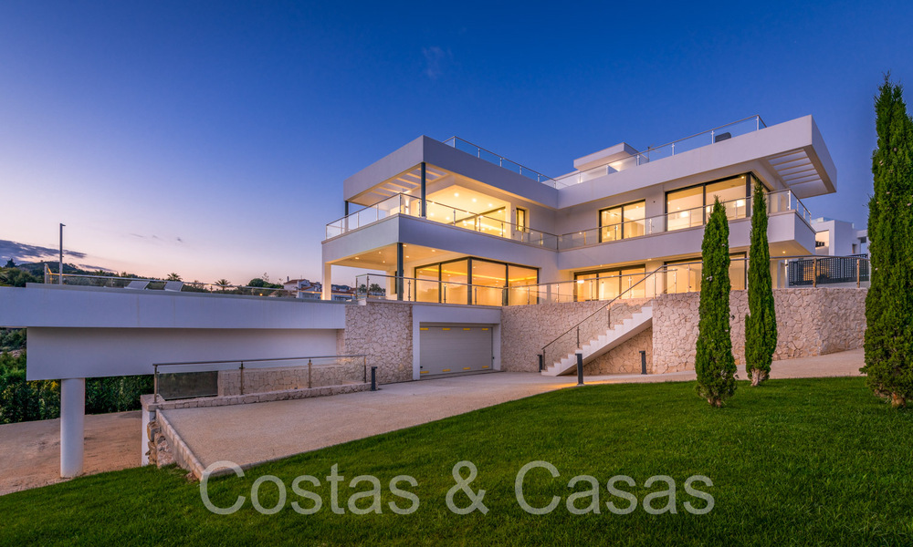 Villa neuve de style architectural moderne à vendre dans la vallée du golf de Nueva Andalucia, Marbella 65921