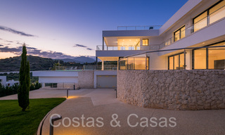Villa neuve de style architectural moderne à vendre dans la vallée du golf de Nueva Andalucia, Marbella 65922 