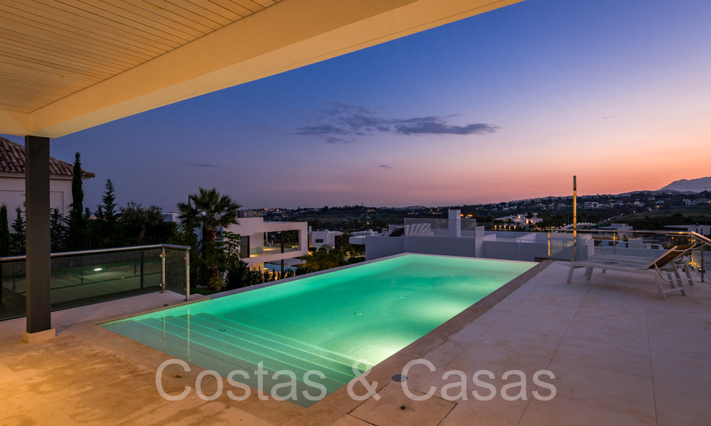 Villa neuve de style architectural moderne à vendre dans la vallée du golf de Nueva Andalucia, Marbella 65924