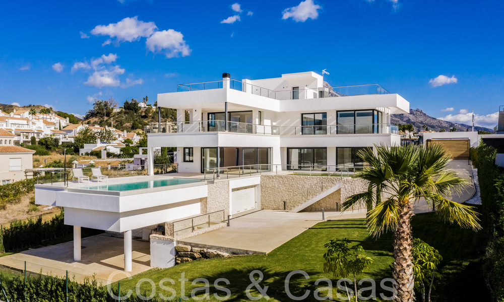 Villa neuve de style architectural moderne à vendre dans la vallée du golf de Nueva Andalucia, Marbella 65931