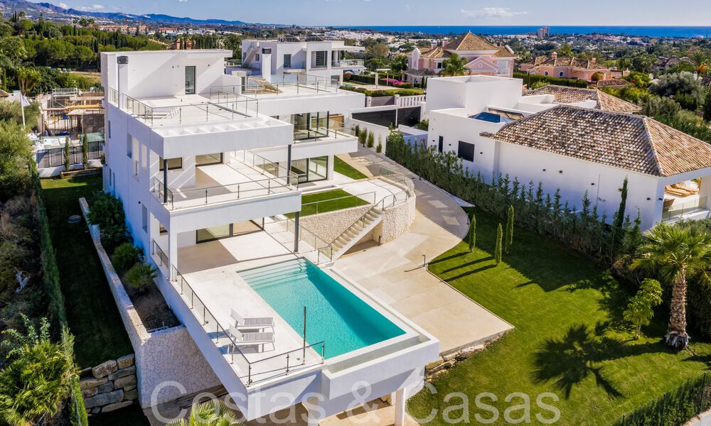 Villa neuve de style architectural moderne à vendre dans la vallée du golf de Nueva Andalucia, Marbella 65933