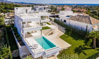 Villa neuve de style architectural moderne à vendre dans la vallée du golf de Nueva Andalucia, Marbella 65933 