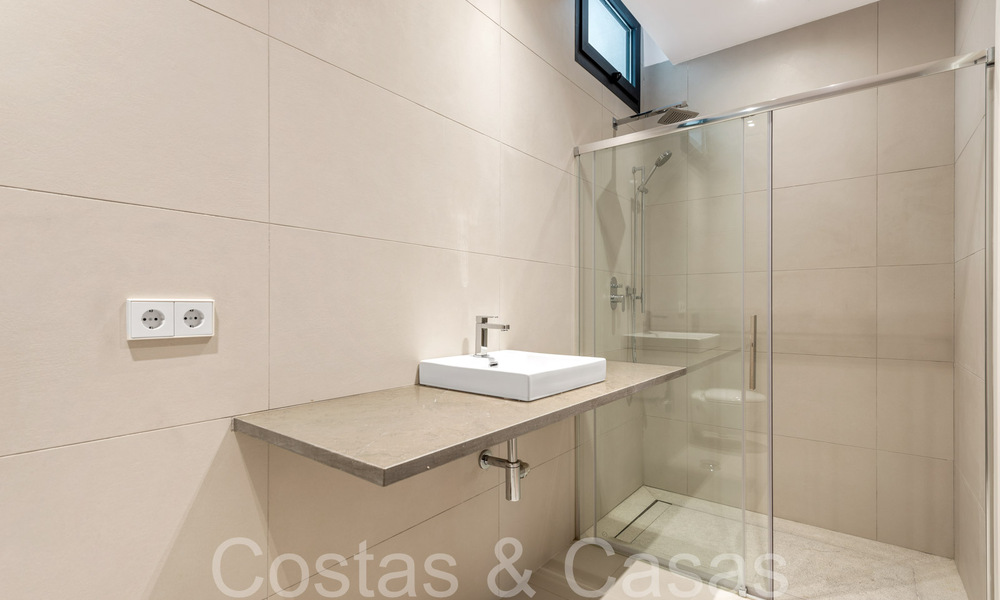 Villa neuve de style architectural moderne à vendre dans la vallée du golf de Nueva Andalucia, Marbella 65937