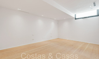 Villa neuve de style architectural moderne à vendre dans la vallée du golf de Nueva Andalucia, Marbella 65938 