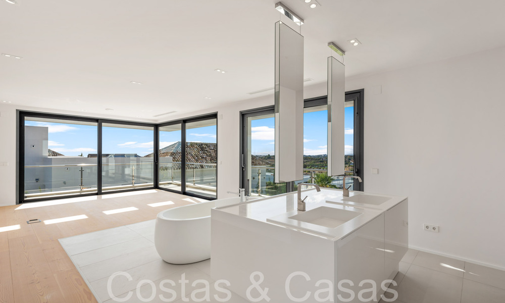 Villa neuve de style architectural moderne à vendre dans la vallée du golf de Nueva Andalucia, Marbella 65941