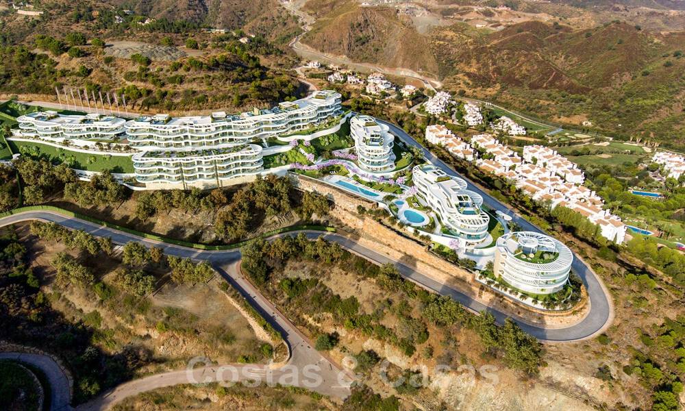 Penthouse exclusif avec vue sur la mer, le golf et la montagne à vendre à Benahavis - Marbella 65996
