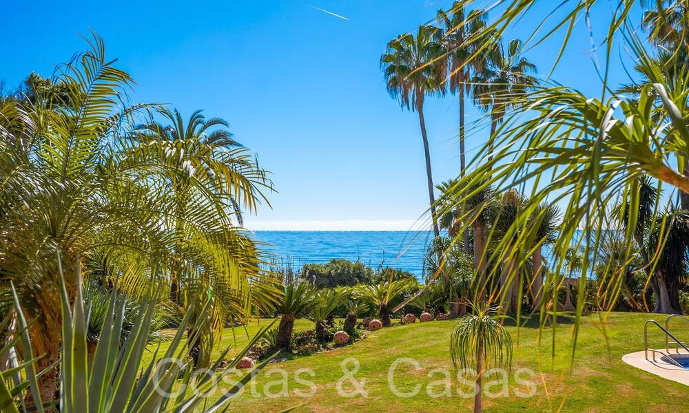 Villa andalouse à vendre directement sur la plage, sur le New Golden Mile entre Marbella et Estepona 66251