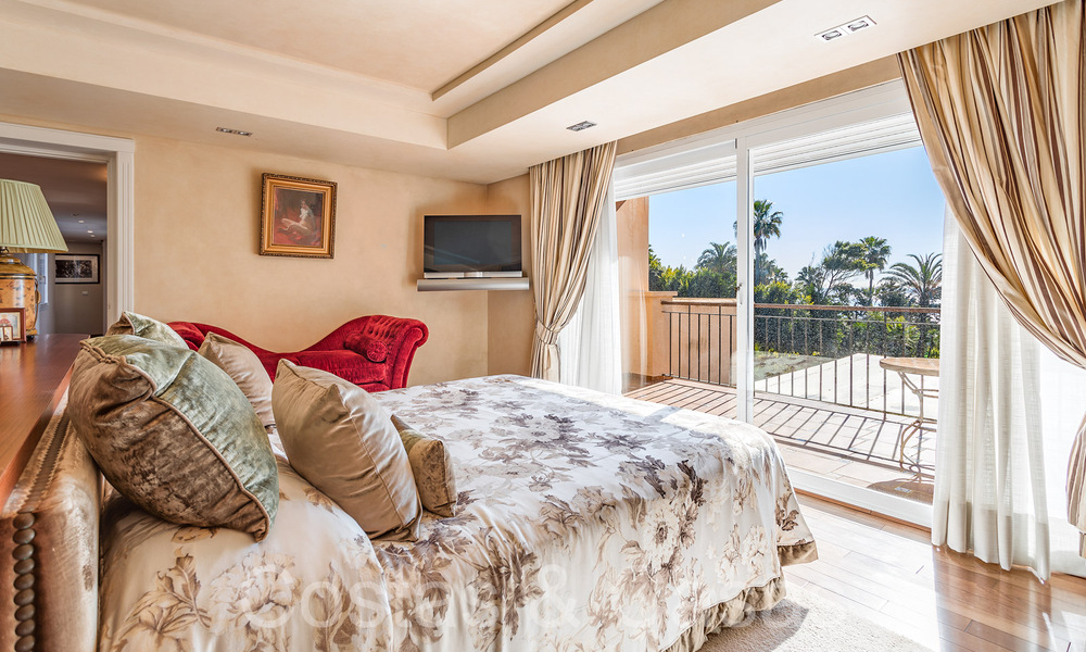Villa andalouse à vendre directement sur la plage, sur le New Golden Mile entre Marbella et Estepona 66252