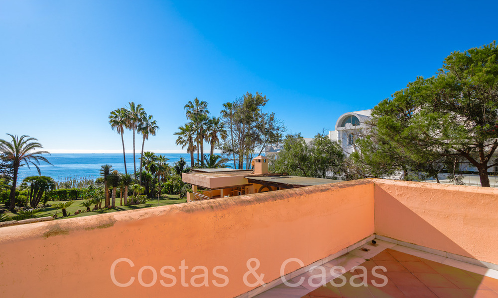 Villa andalouse à vendre directement sur la plage, sur le New Golden Mile entre Marbella et Estepona 66257