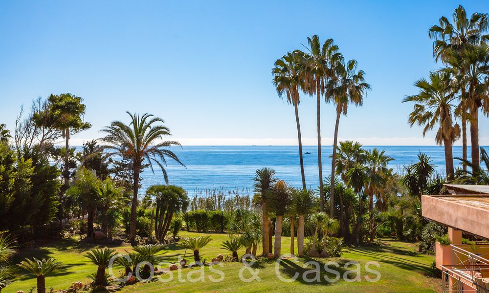 Villa andalouse à vendre directement sur la plage, sur le New Golden Mile entre Marbella et Estepona 66258