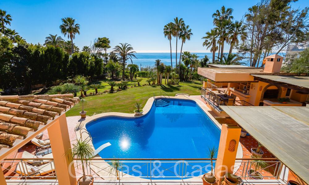 Villa andalouse à vendre directement sur la plage, sur le New Golden Mile entre Marbella et Estepona 66259