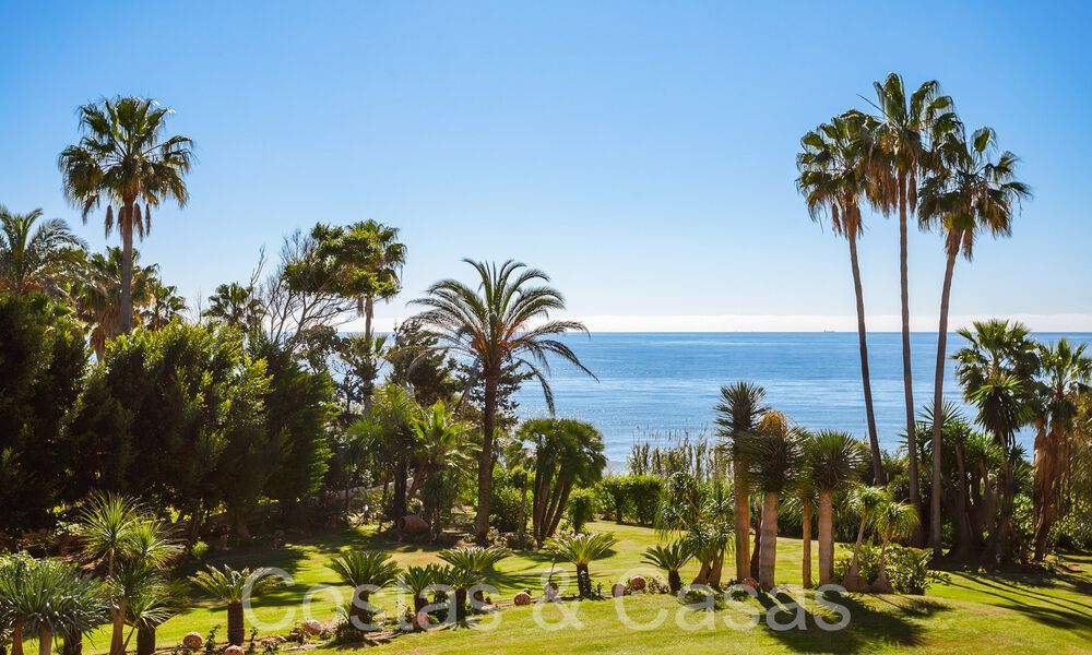 Villa andalouse à vendre directement sur la plage, sur le New Golden Mile entre Marbella et Estepona 66261
