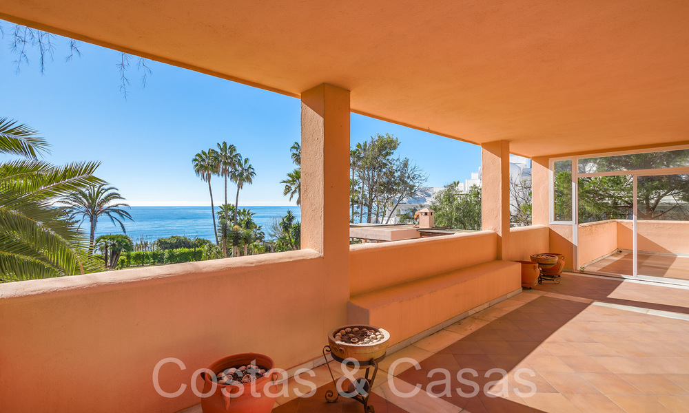 Villa andalouse à vendre directement sur la plage, sur le New Golden Mile entre Marbella et Estepona 66262