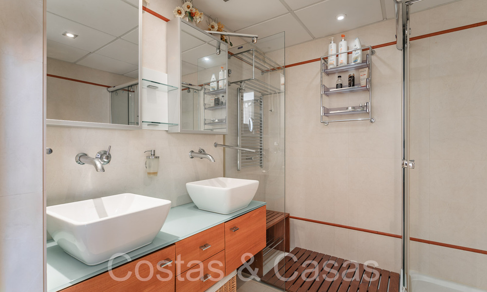 Villa andalouse à vendre directement sur la plage, sur le New Golden Mile entre Marbella et Estepona 66267