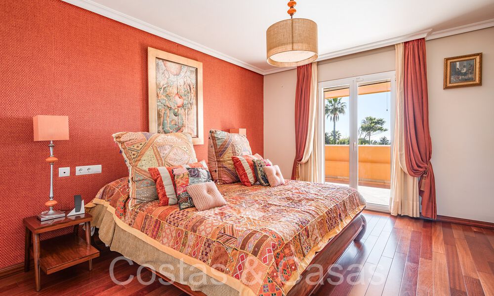 Villa andalouse à vendre directement sur la plage, sur le New Golden Mile entre Marbella et Estepona 66268