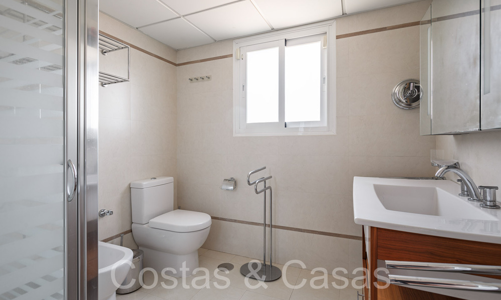 Villa andalouse à vendre directement sur la plage, sur le New Golden Mile entre Marbella et Estepona 66271