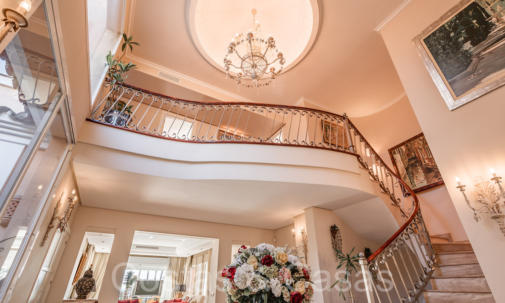 Villa andalouse à vendre directement sur la plage, sur le New Golden Mile entre Marbella et Estepona 66280