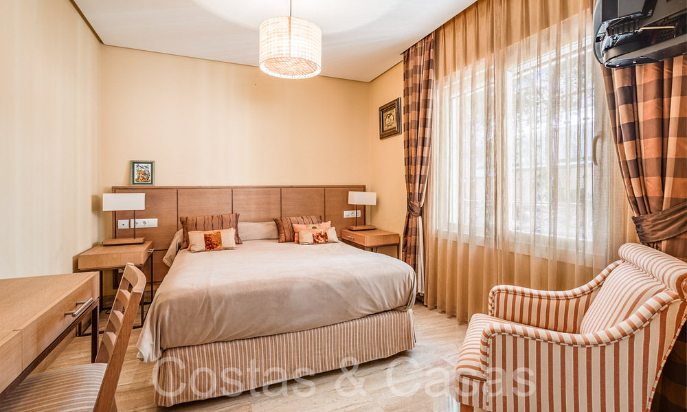 Villa andalouse à vendre directement sur la plage, sur le New Golden Mile entre Marbella et Estepona 66282