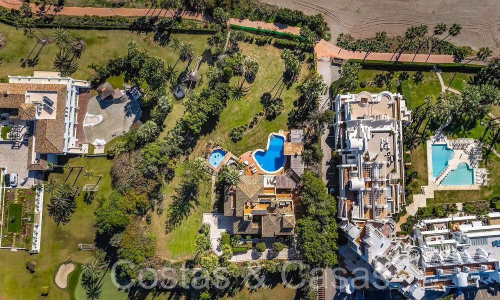 Villa andalouse à vendre directement sur la plage, sur le New Golden Mile entre Marbella et Estepona 66283