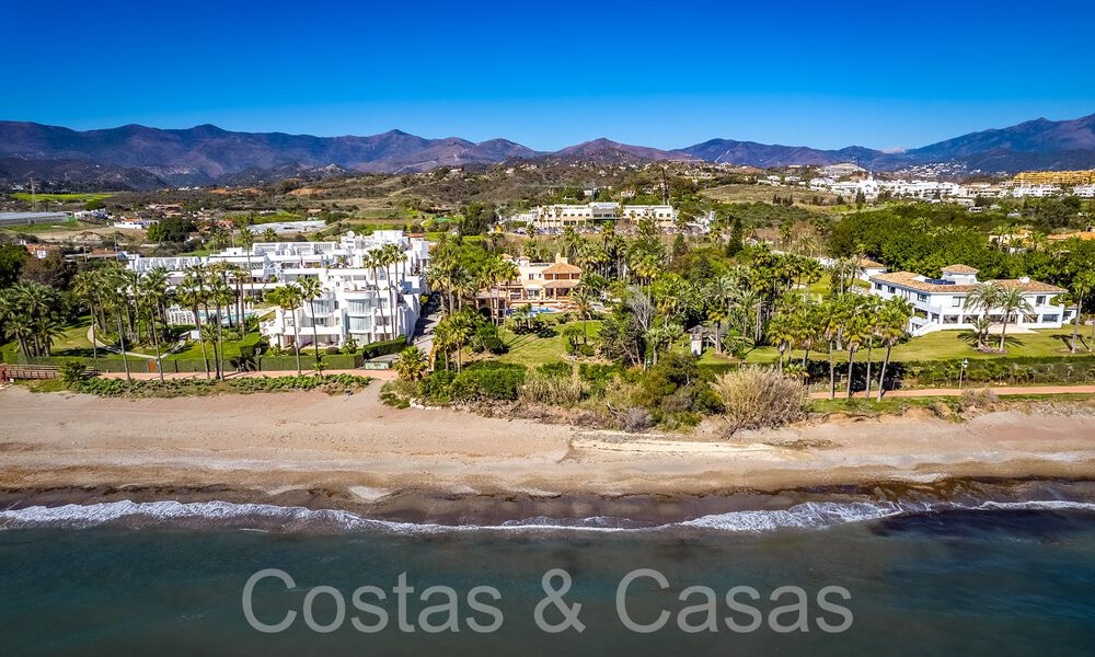 Villa andalouse à vendre directement sur la plage, sur le New Golden Mile entre Marbella et Estepona 66295