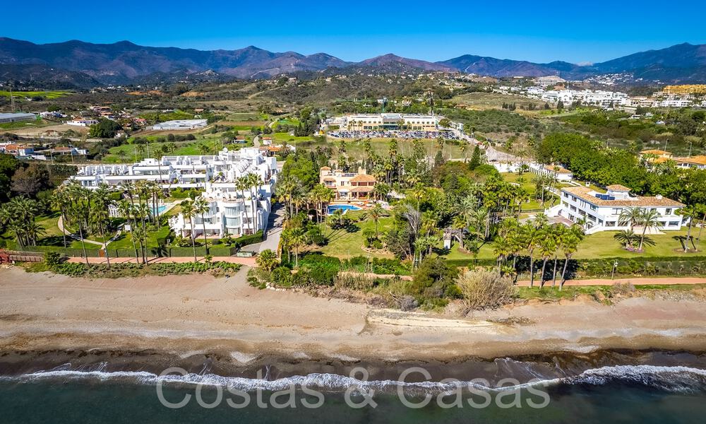 Villa andalouse à vendre directement sur la plage, sur le New Golden Mile entre Marbella et Estepona 66296