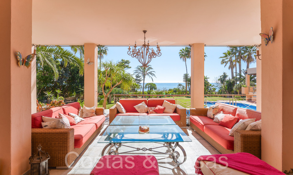 Villa andalouse à vendre directement sur la plage, sur le New Golden Mile entre Marbella et Estepona 66300