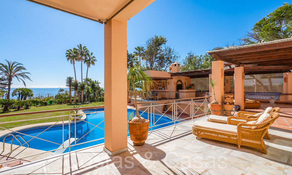 Villa andalouse à vendre directement sur la plage, sur le New Golden Mile entre Marbella et Estepona 66301