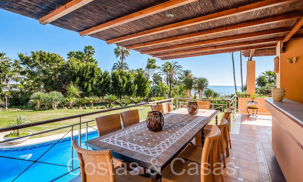 Villa andalouse à vendre directement sur la plage, sur le New Golden Mile entre Marbella et Estepona 66304