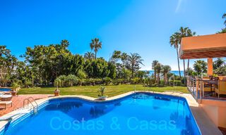 Villa andalouse à vendre directement sur la plage, sur le New Golden Mile entre Marbella et Estepona 66306 