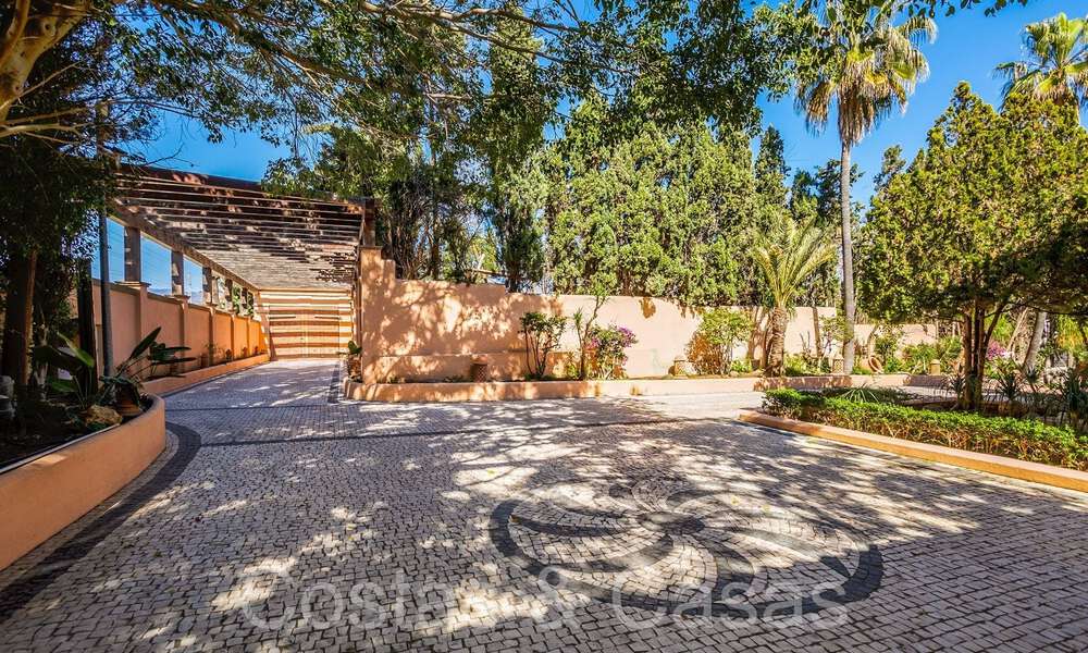 Villa andalouse à vendre directement sur la plage, sur le New Golden Mile entre Marbella et Estepona 66307