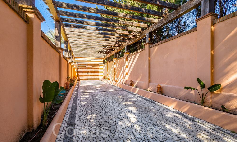 Villa andalouse à vendre directement sur la plage, sur le New Golden Mile entre Marbella et Estepona 66308